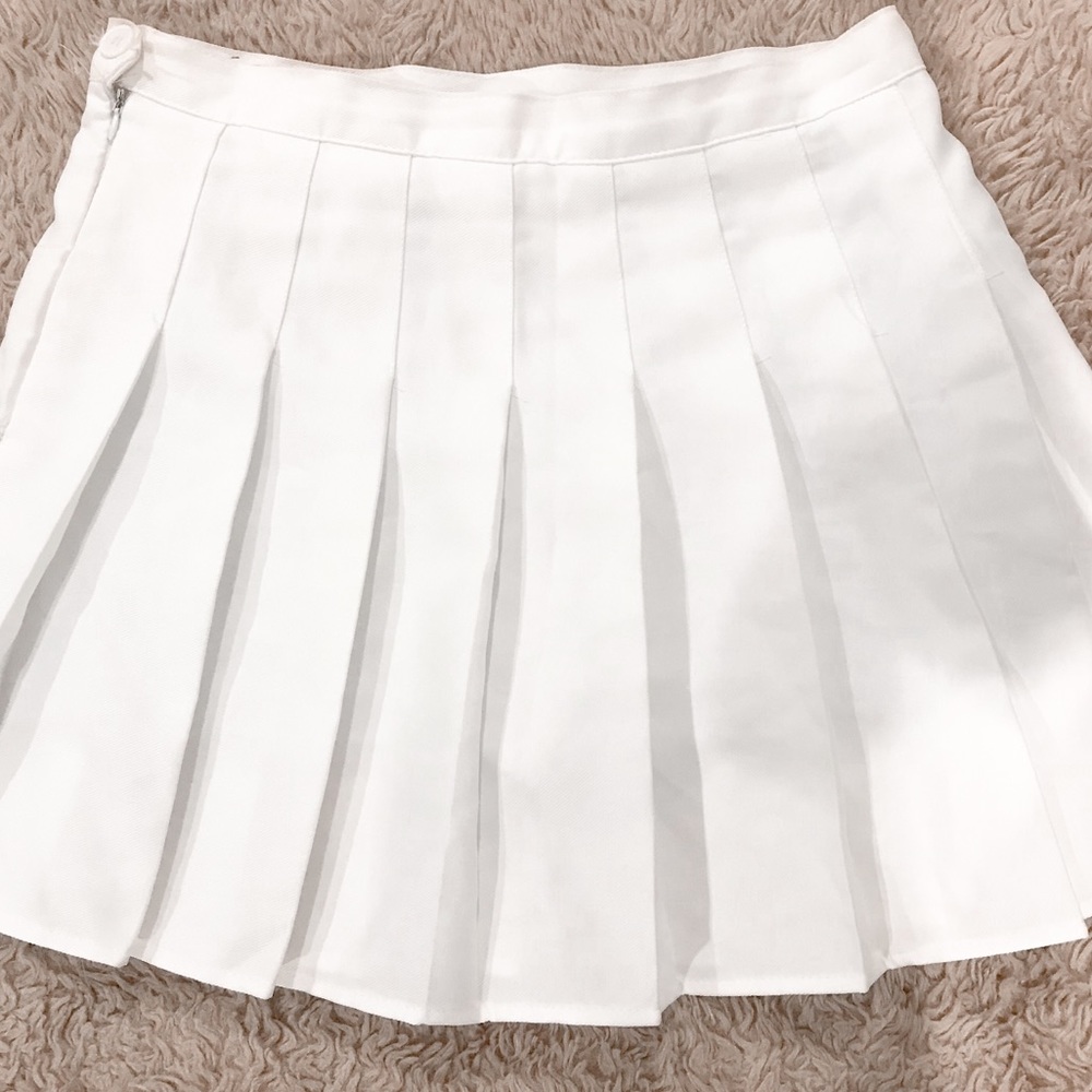 white pleated skirt size large